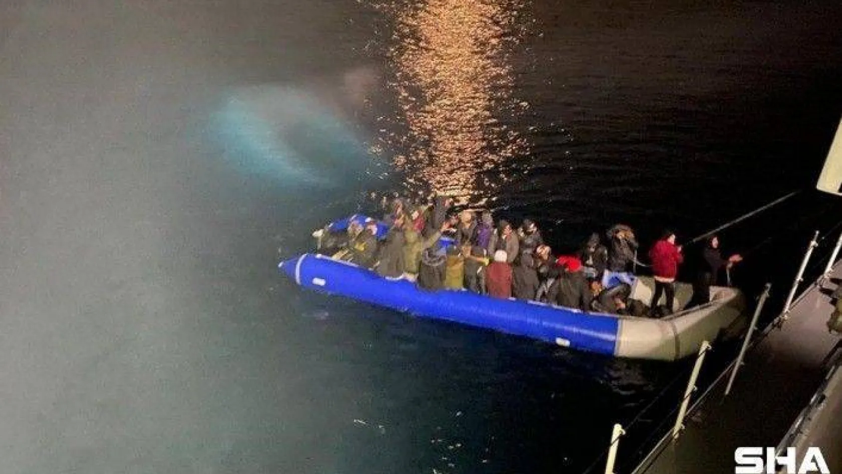 Ayvalık'ta 39 düzensiz göçmen kurtarıldı