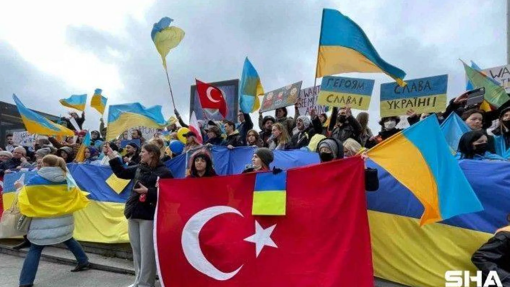 Beyoğlu'nda Ukraynalıların Rusya'yı protestoları devam ediyor