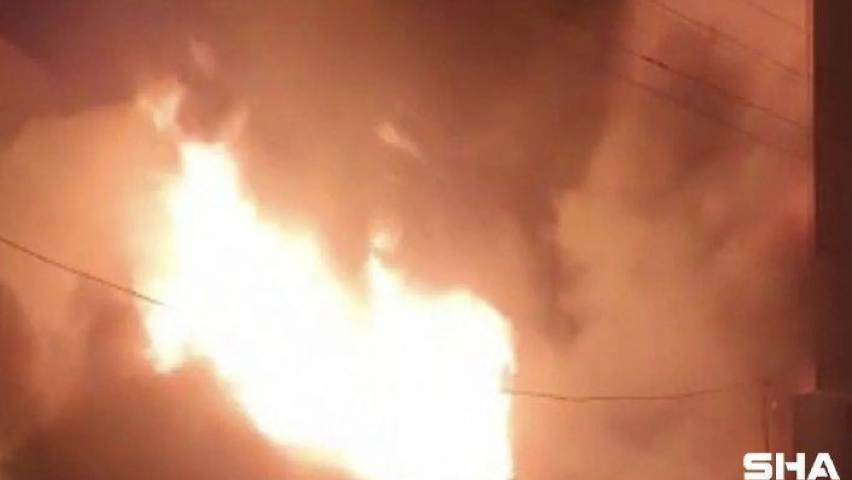 Bursa'da metruk bina ikinci kez alev alev yandı