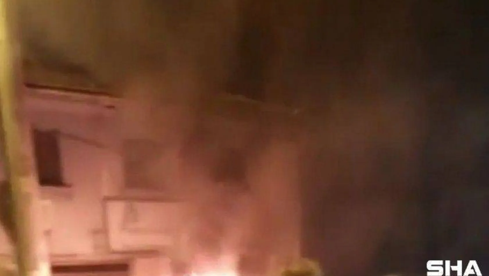 Bursa'da park halindeki bir otomobil ve seyir halindeki kamyon alev alev yandı
