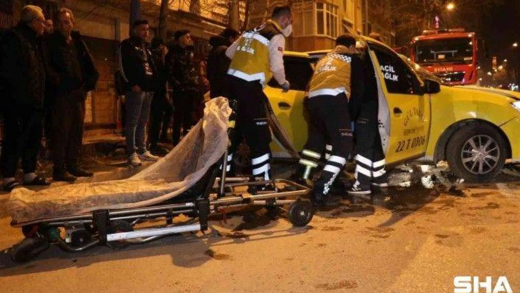 Edirne'de ticari taksi ve otomobilin çarpışması güvenlik kamerasına yansıdı