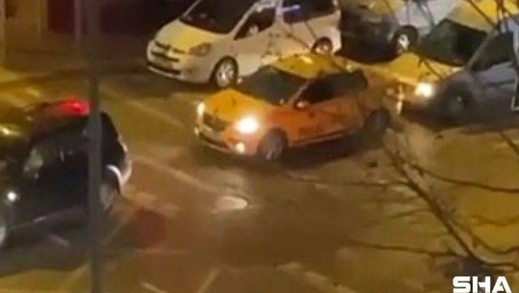 Fatih'te polisin 'dur' ihtarına uymayan motosikletli sürücü böyle kaçtı