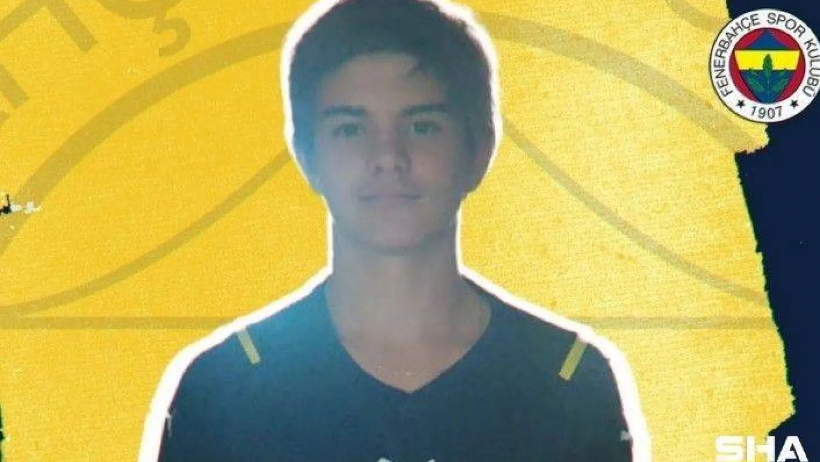 Fenerbahçe 15 yaşındaki yıldız adayına imza attırdı