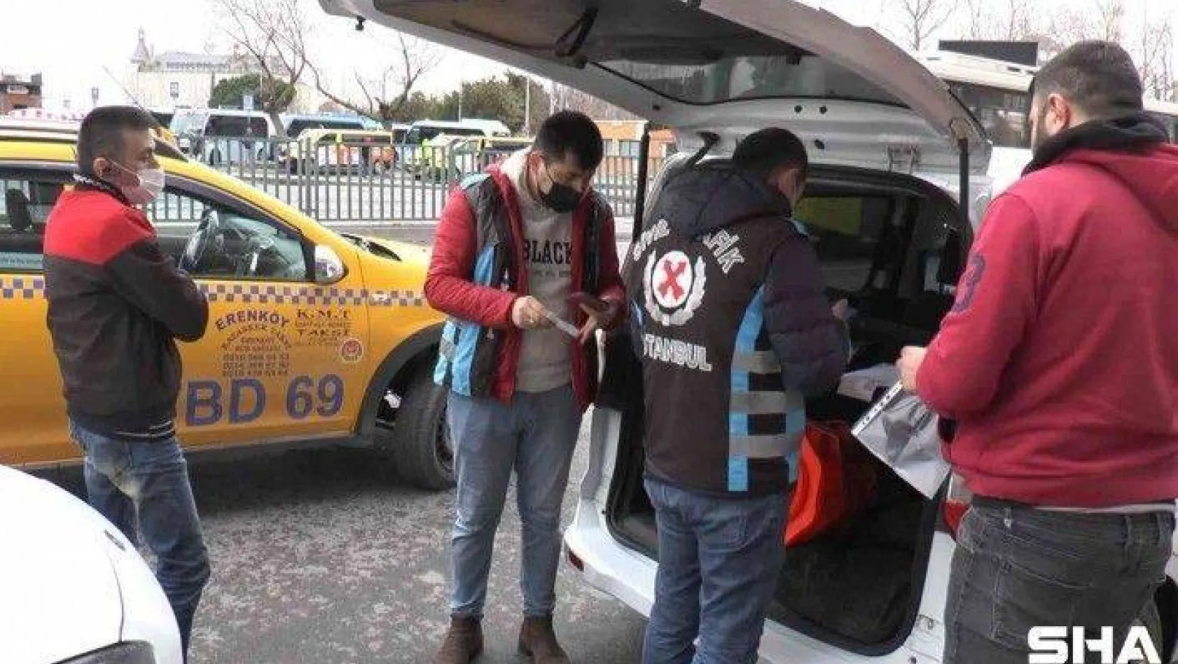Kadıköy'de emniyet kemeri takmayan taksi şoförleri cezadan kaçamadı
