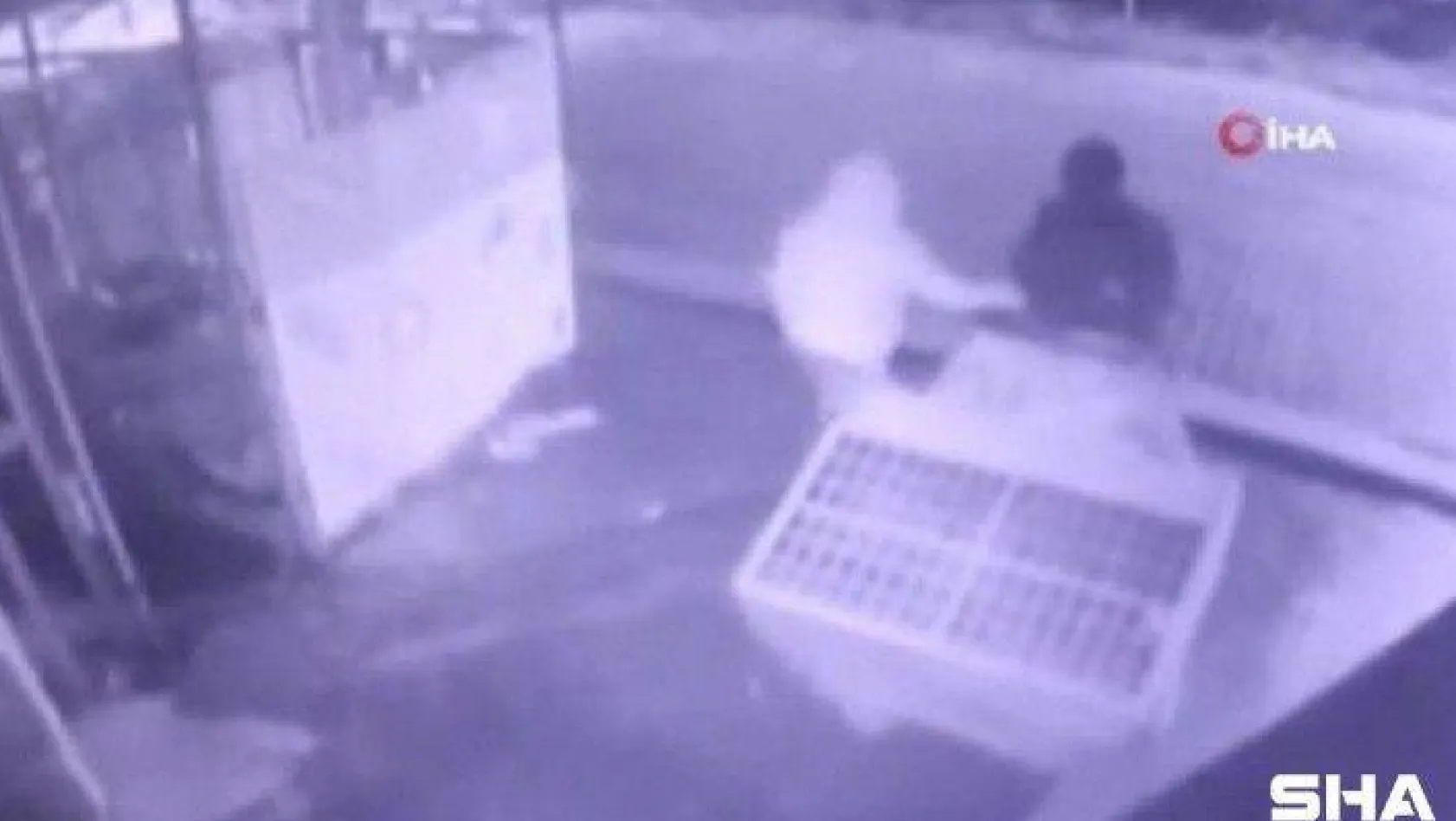 Kamiloba'da klima motoru çalan hırsızlar kamerada