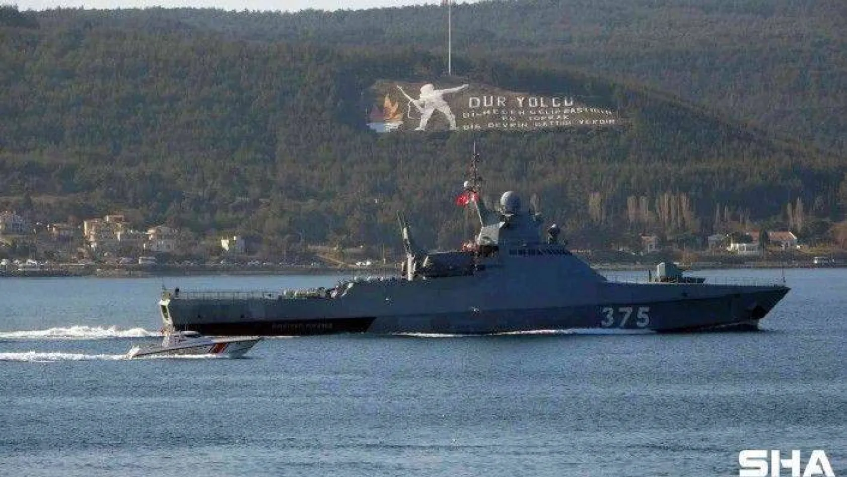 Rus savaş gemisi 'Dmitry Rogachev' Çanakkale Boğazı'ndan geçti