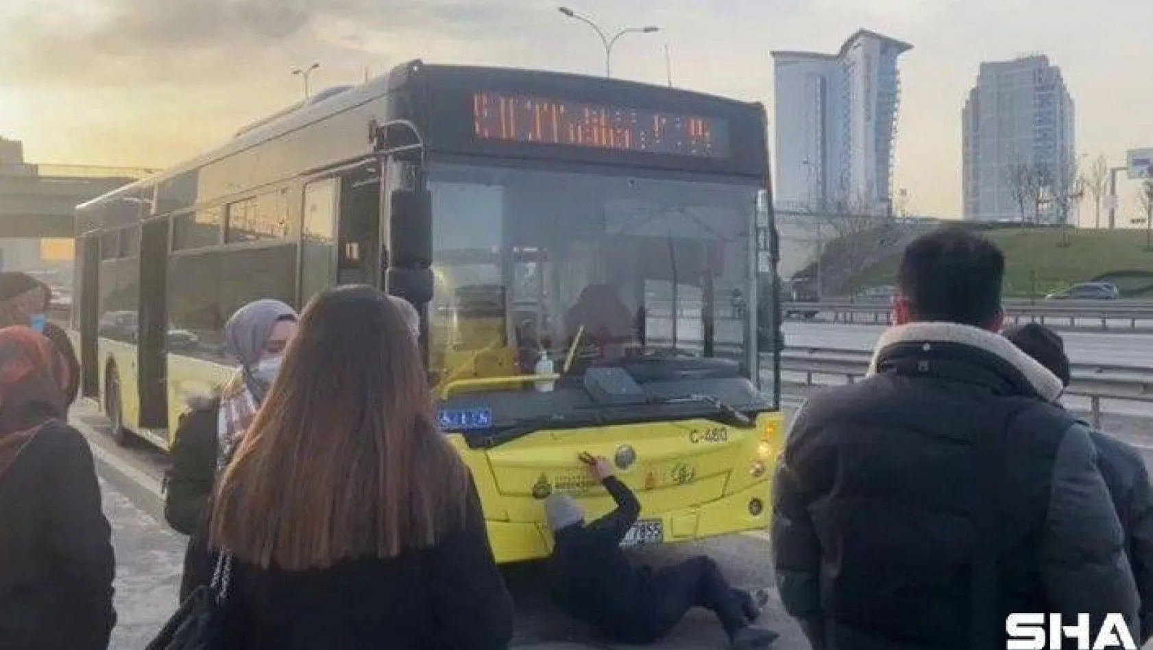 Üzerinde güneş batmayan İETT otobüsü '500T' yolda kaldı