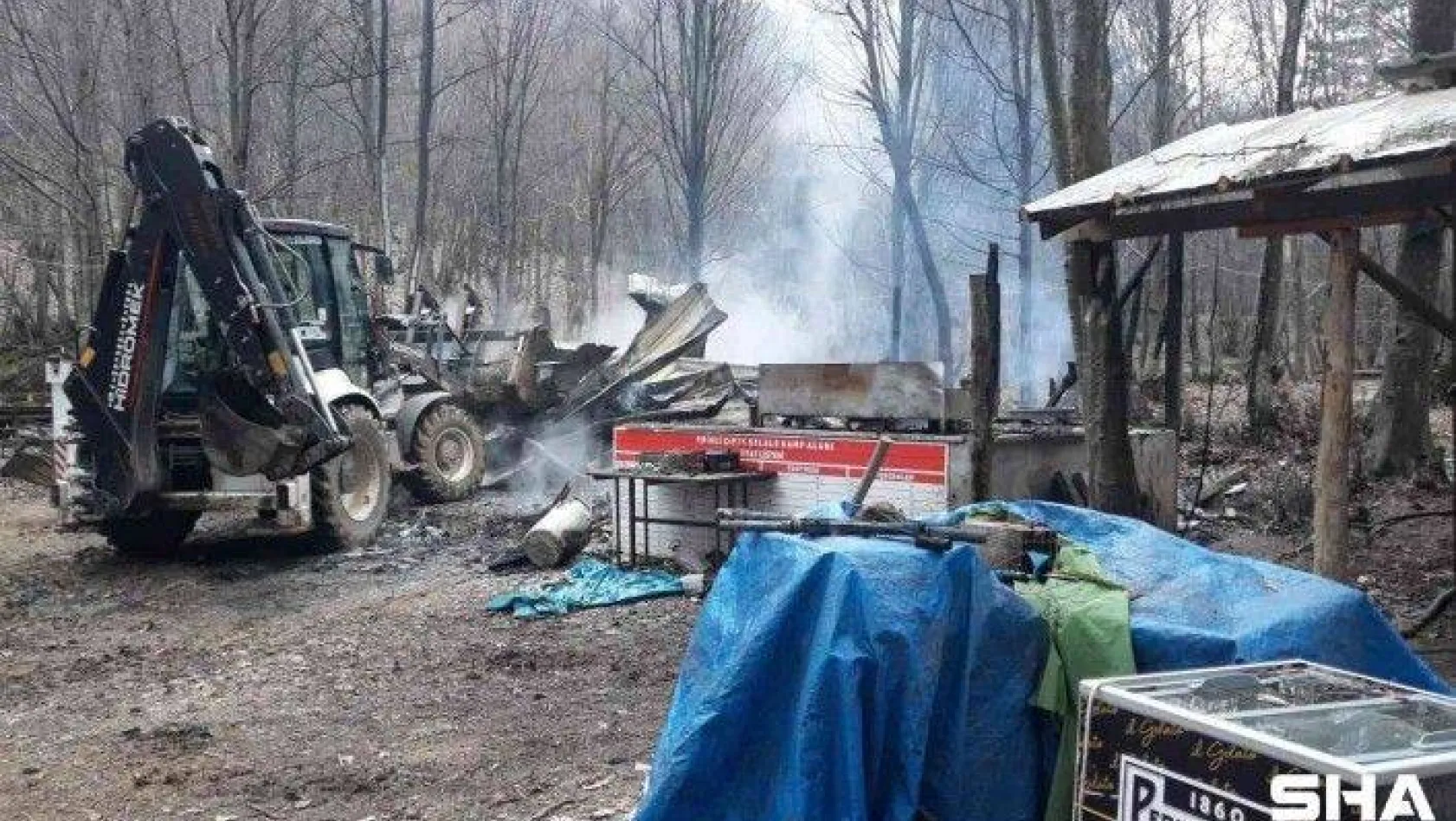 Yalova Kent Ormanı'ndaki ahşap işletme yanarak kül oldu