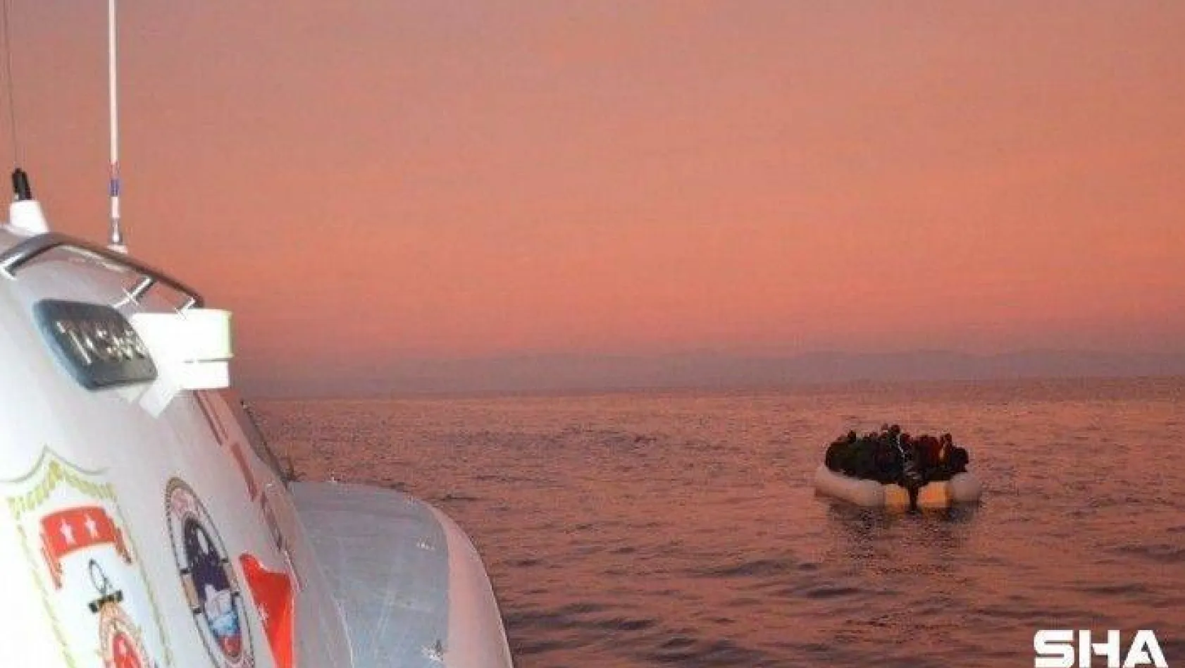 Ayvalık'ta 26 düzensiz göçmen kurtarıldı