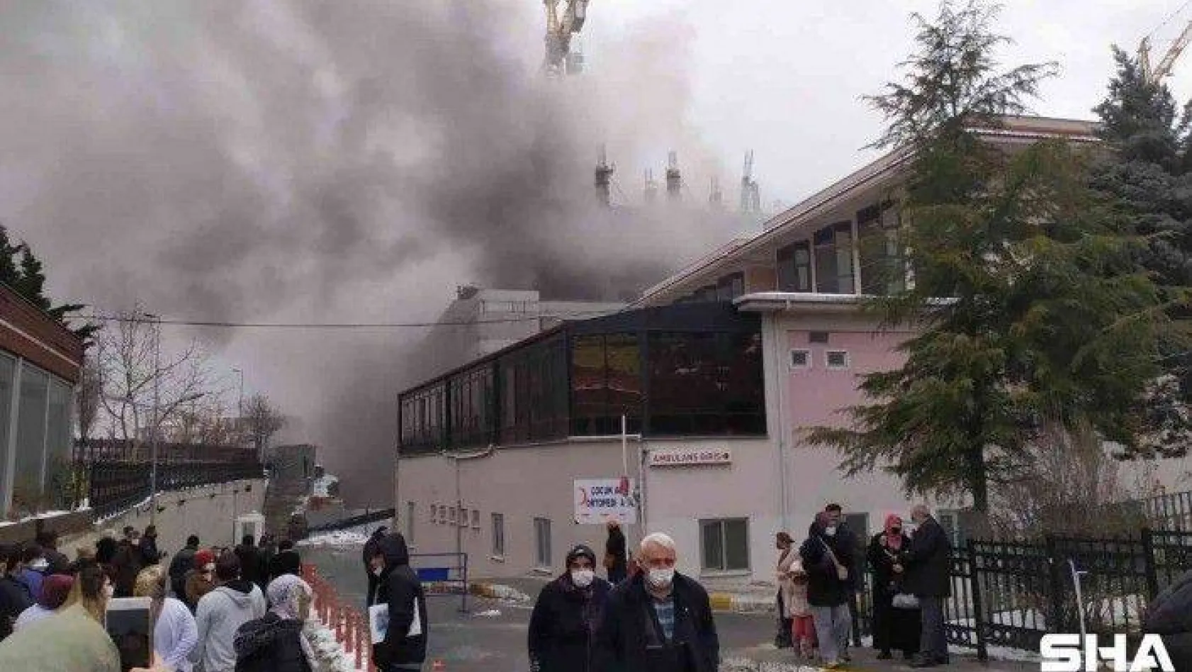 Bağcılar Eğitim ve Araştırma Hastanesi'nde yangın paniği