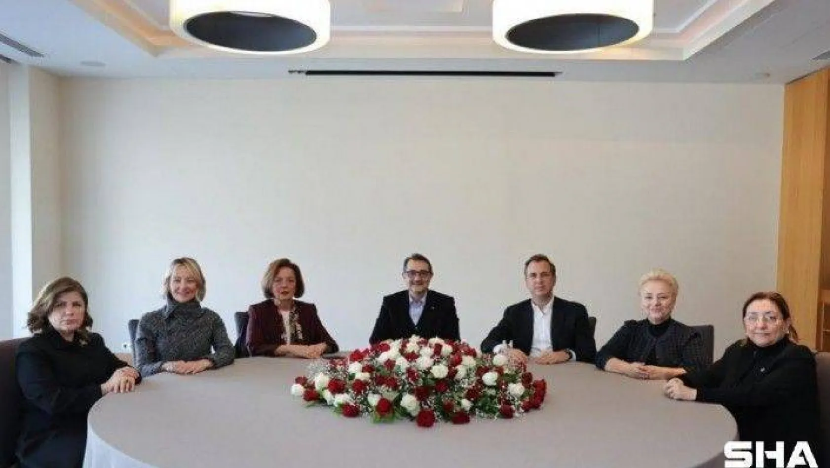 Bakan Dönmez, Türkiye'ye Enerji Veren Kadınlar jürisiyle buluştu