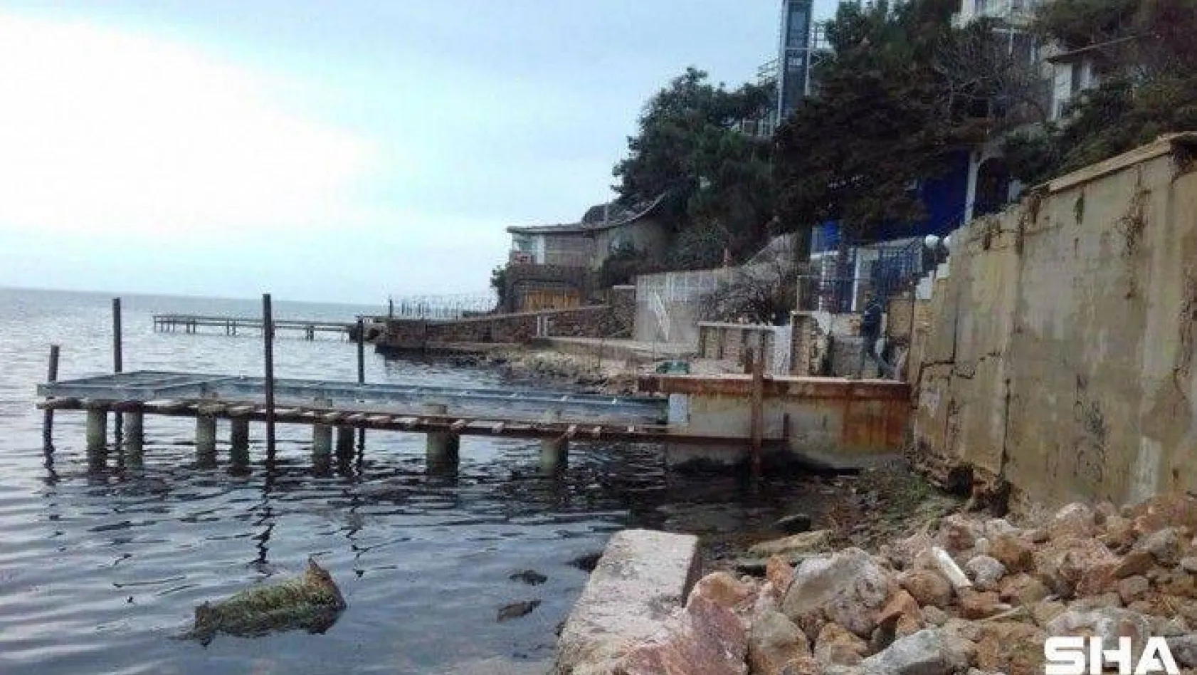 Burgazada'da CHP'li belediye meclis üyesi plajı kendi mülküne katmak istedi, bakanlık yapılaşmayı durdurdu