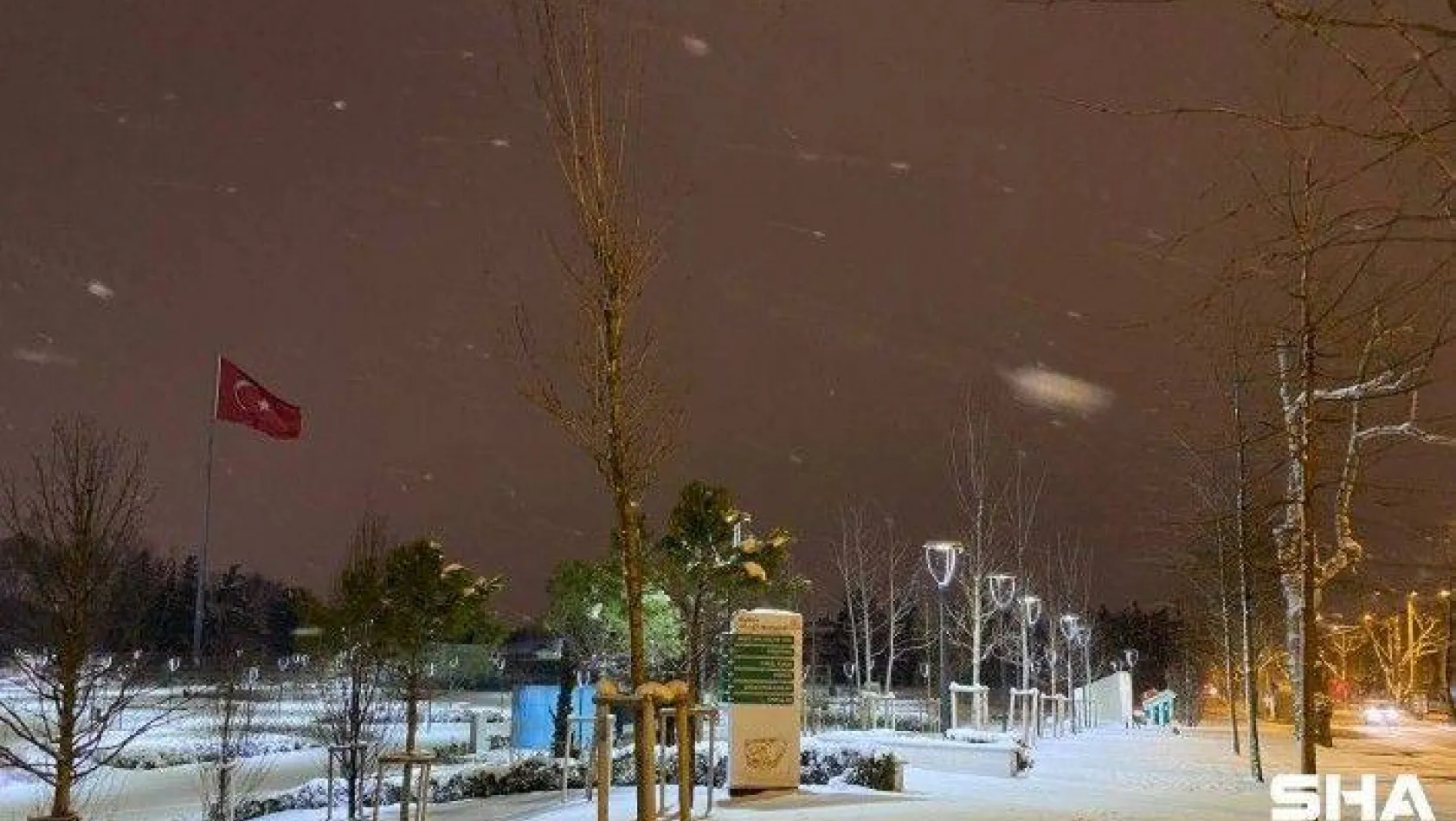 Bursa kent merkezinde kar kalınlığı 14 santimetreyi buldu