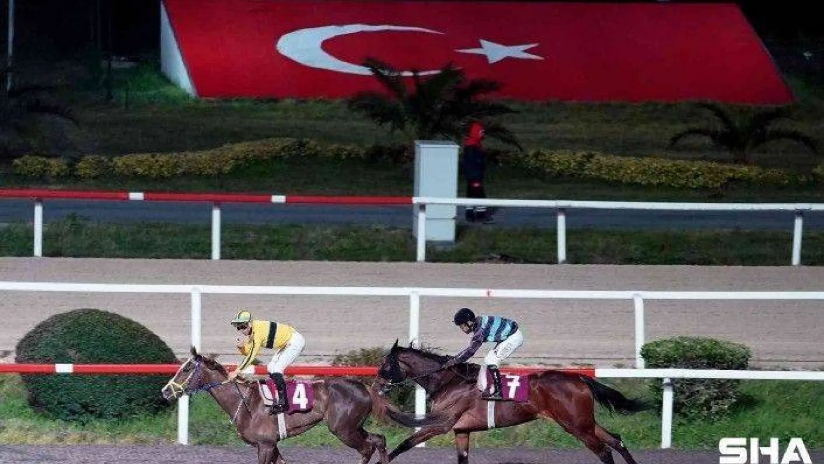 Dünya Kadınlar Günü Koşusu'nun kazananı Miss Beren isimli at oldu