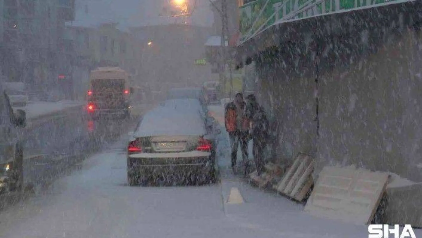 İstanbul Anadolu Yakası'nda kar yağışı başladı