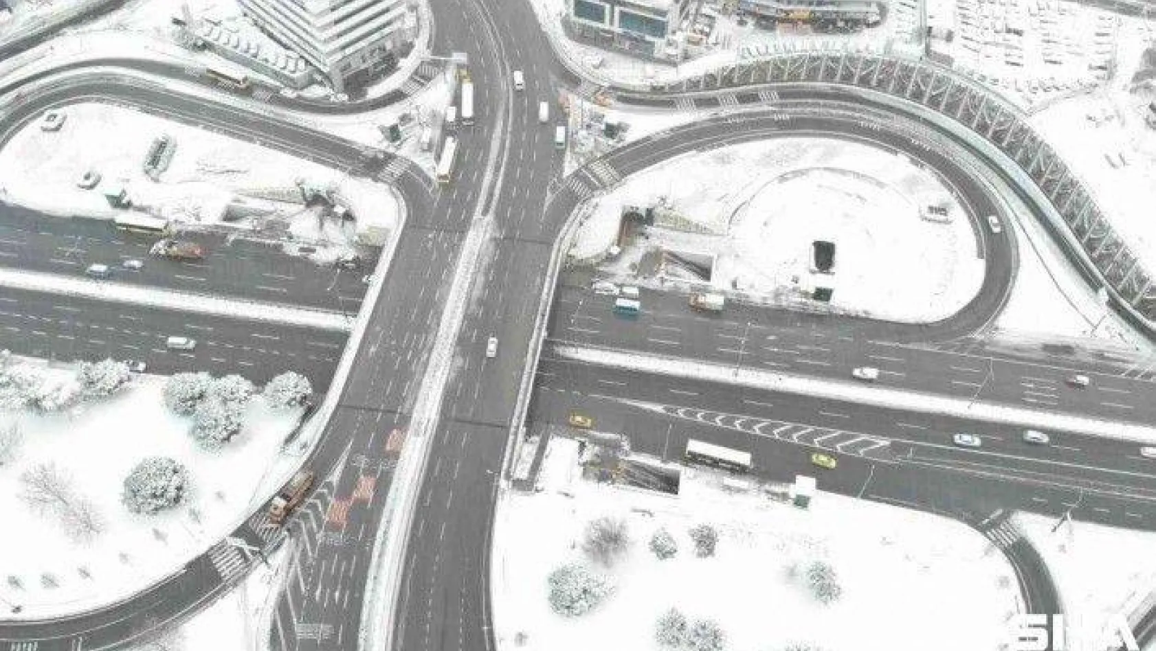 İstanbul'da vatandaşlar kar tedbirlerine uydu, yollar boş kaldı