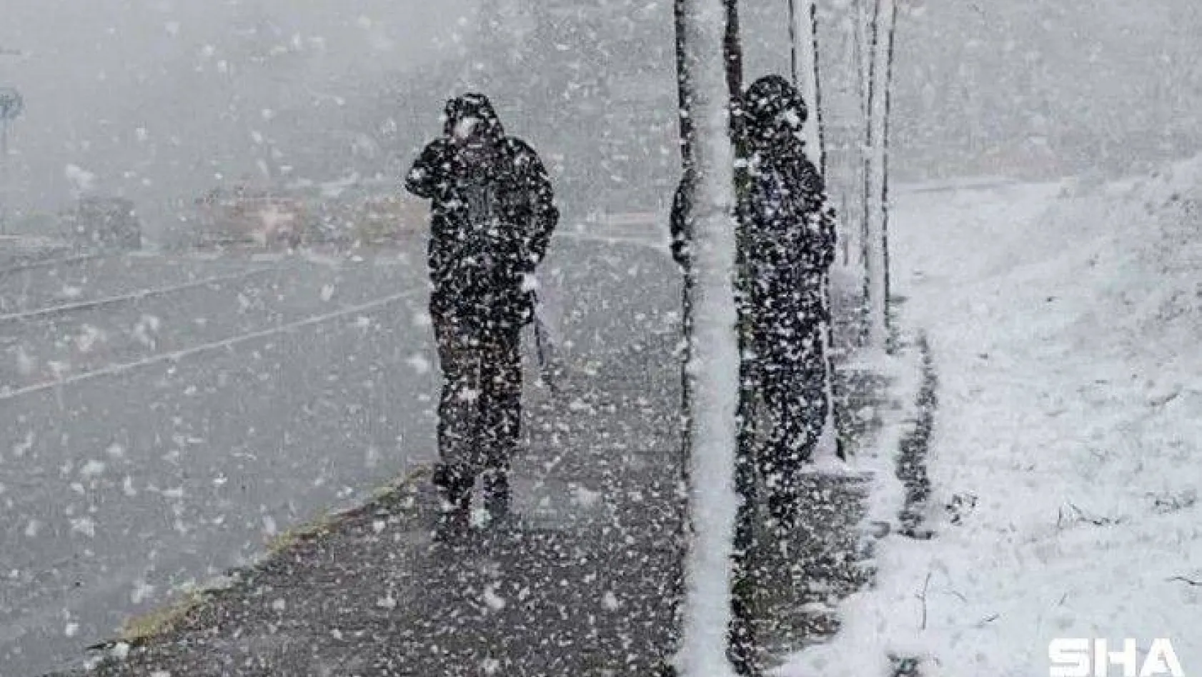 Pendik'te kar etkisini arttırdı, vatandaşlar zor anlar yaşadı