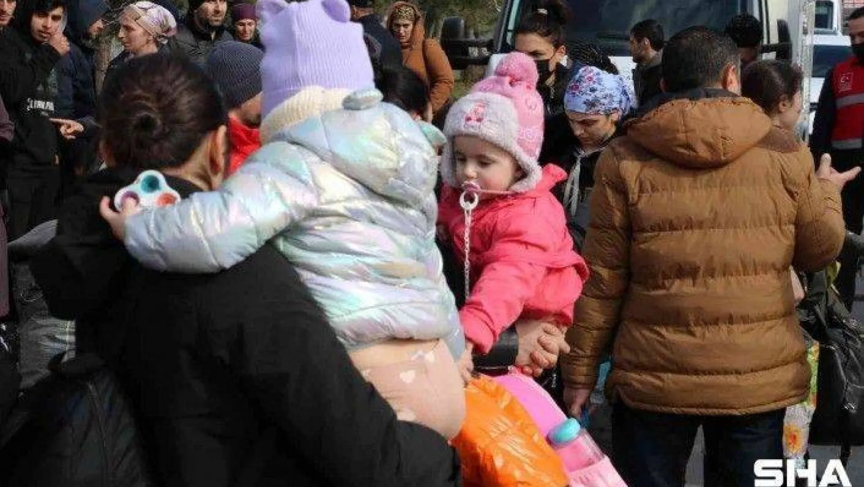 Rus bombardımanında köyleri yok olan Erzincanlılar Türkiye'de: &quotBombanın düştüğü yer dümdüz oluyor"