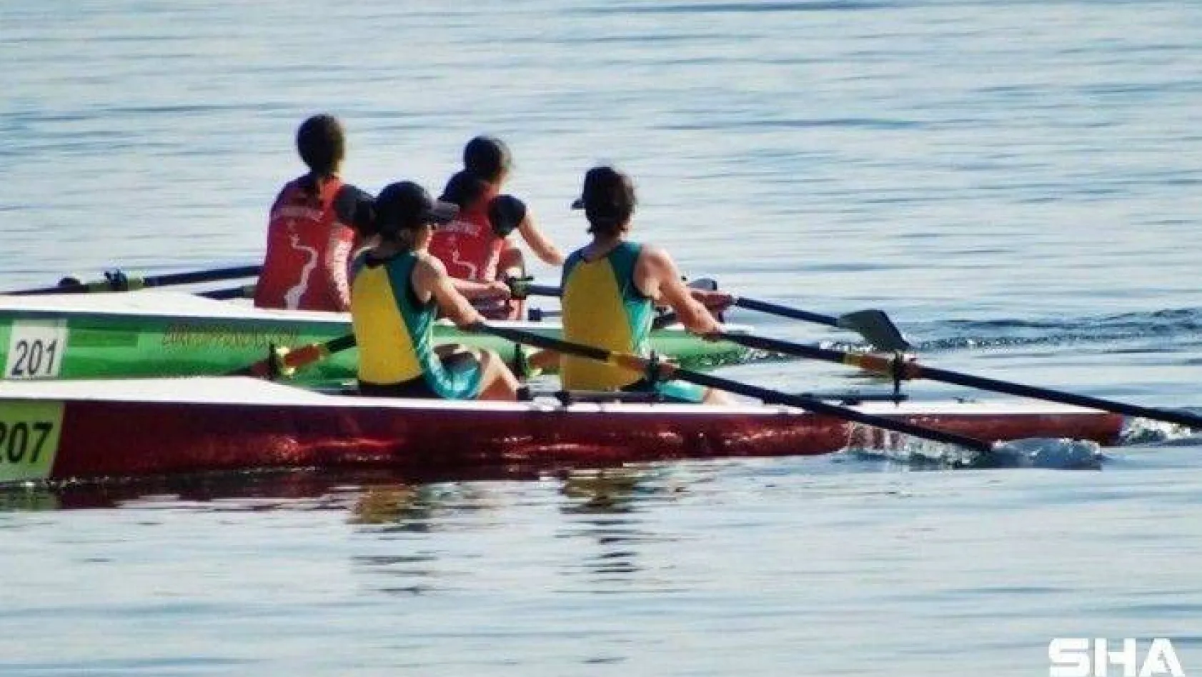 Sapanca Gölü'nde kürekler şampiyonluk için çekiliyor