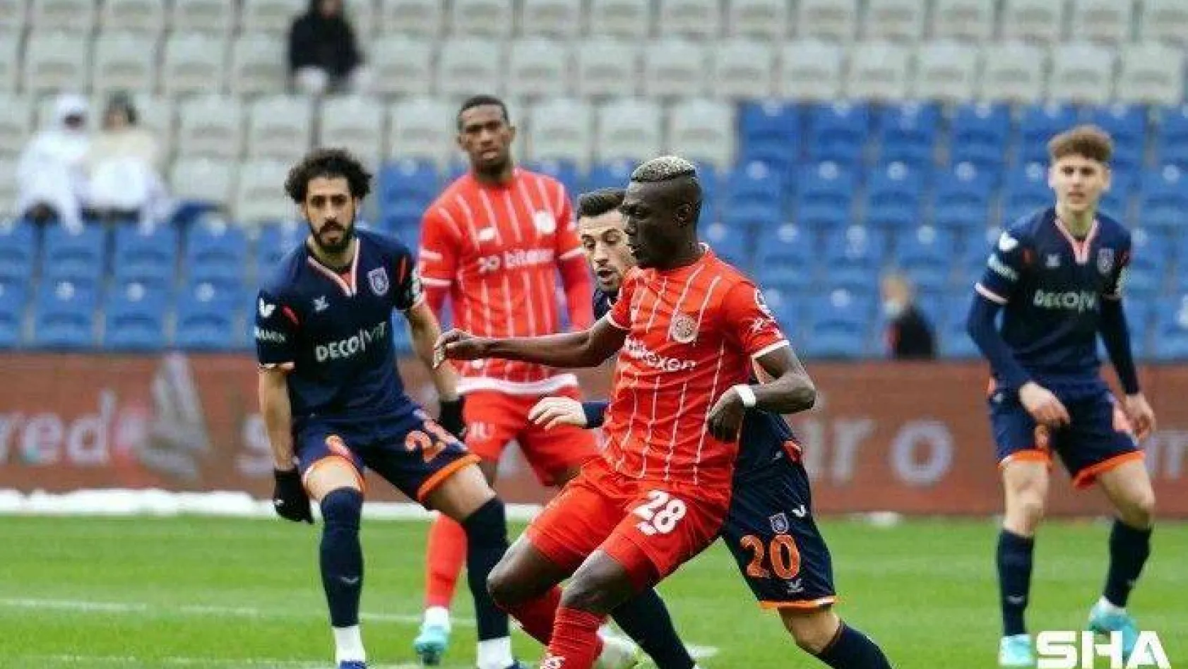 Spor Toto Süper Lig: Medipol Başakşehir: 0 - Antalyaspor: 1 (İlk yarı)