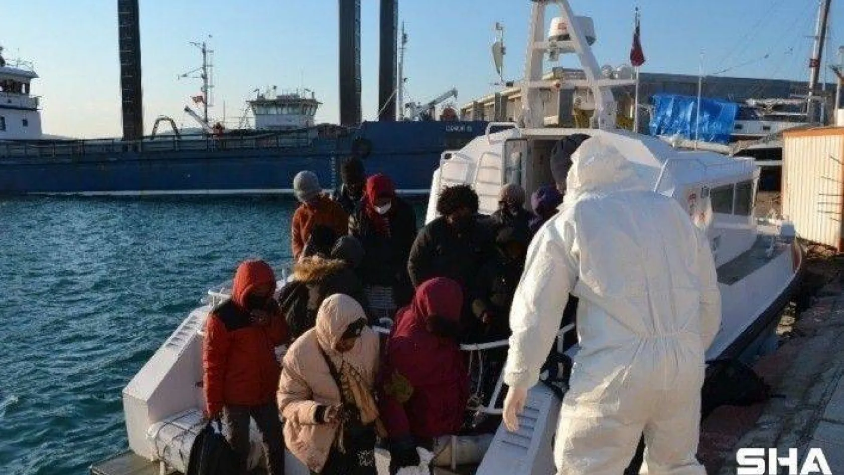 Türk karasularına itilen 36 göçmen kurtarıldı