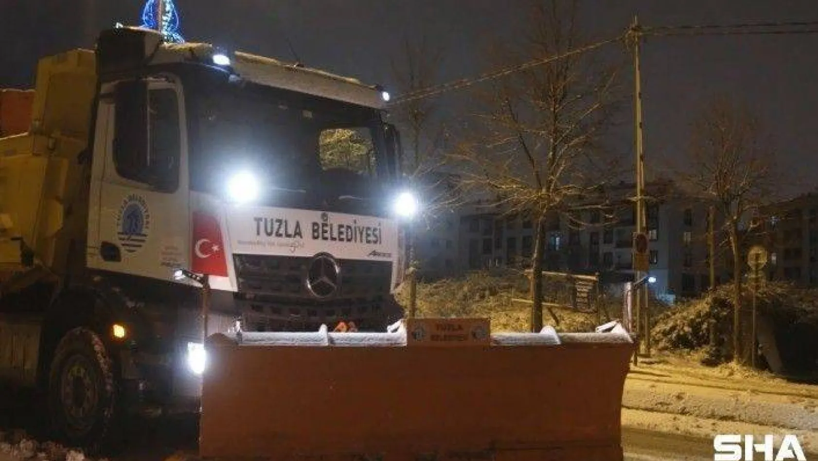 Tuzla'da karla mücadele çalışmaları gece boyunca sürdü