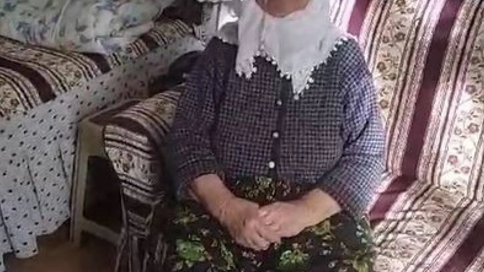85 yaşındaki Nazmiye nine yazdığı şiirle Cumhuriyet'in 100. yılını kutladı