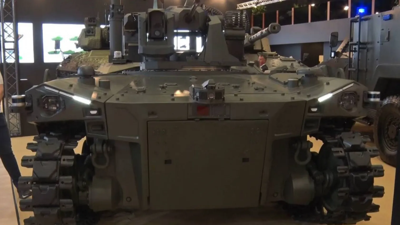 Ağır sınıf insansız kara aracı 'ALPAR' IDEF'te görücüye çıktı