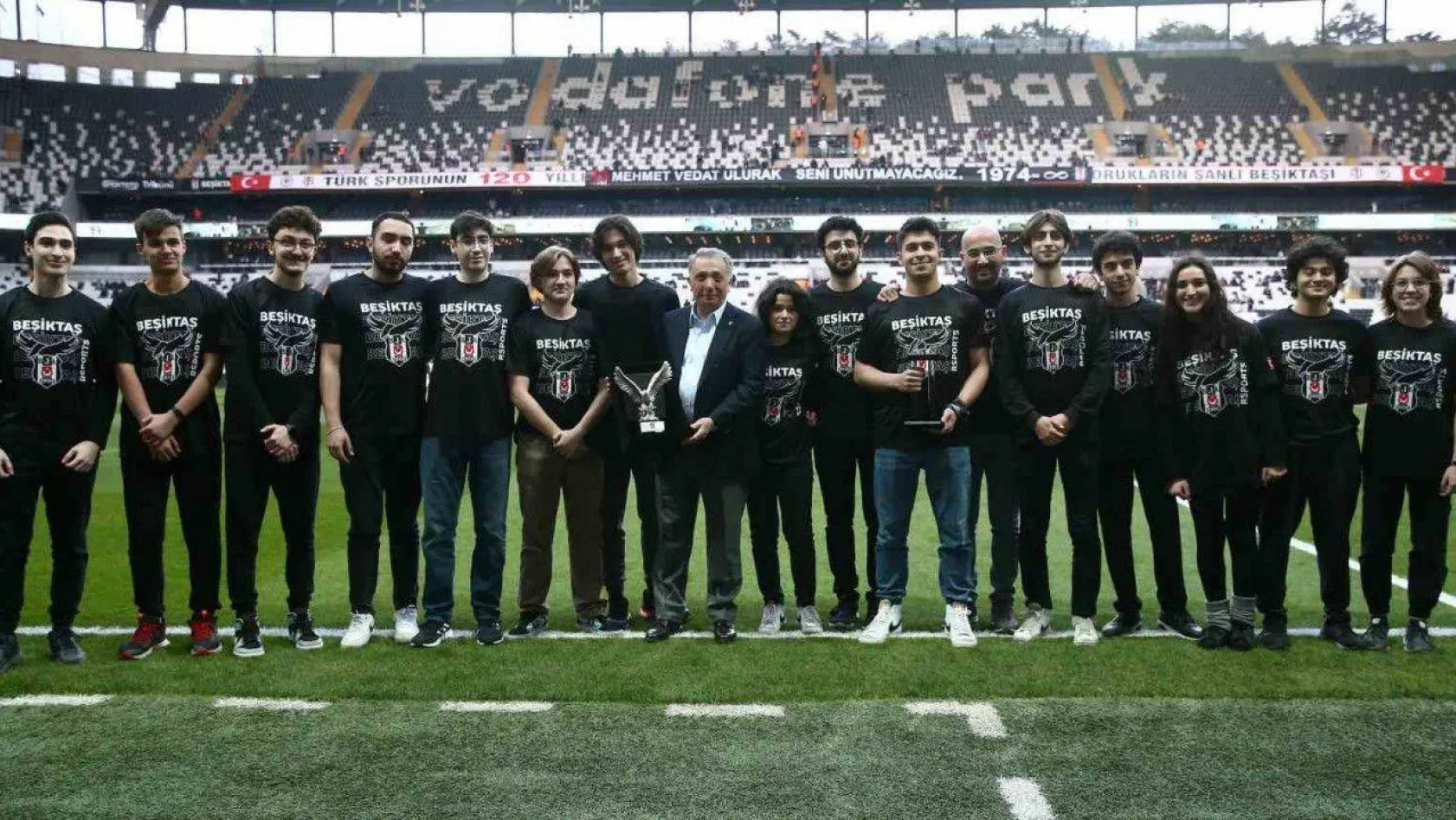 Ahmet Nur Çebi, Rsports Robotik Takımı'nı tebrik etti