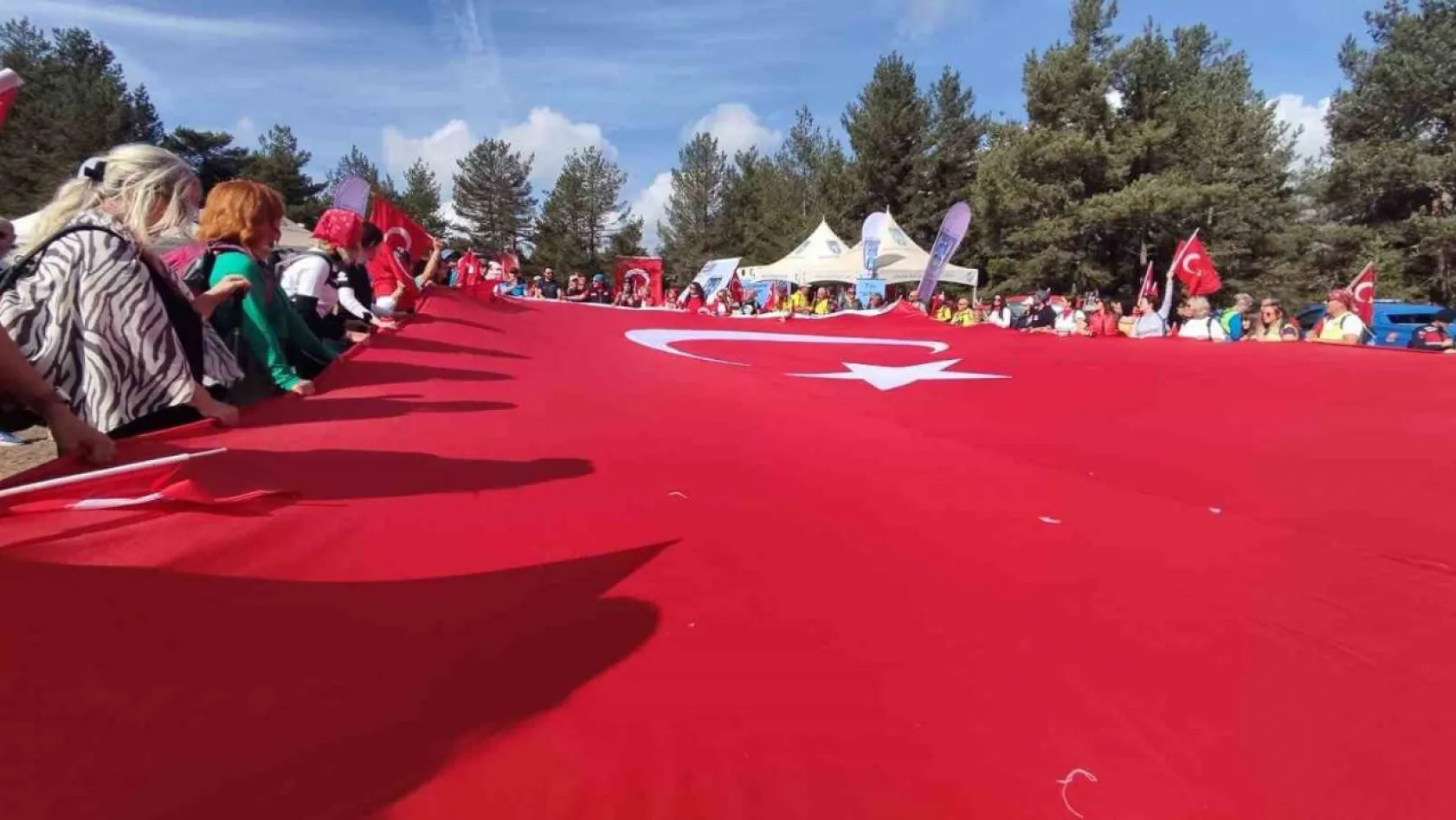 Ankaralı dağcılar Cumhuriyet'i Işık Dağı'nda kutladı