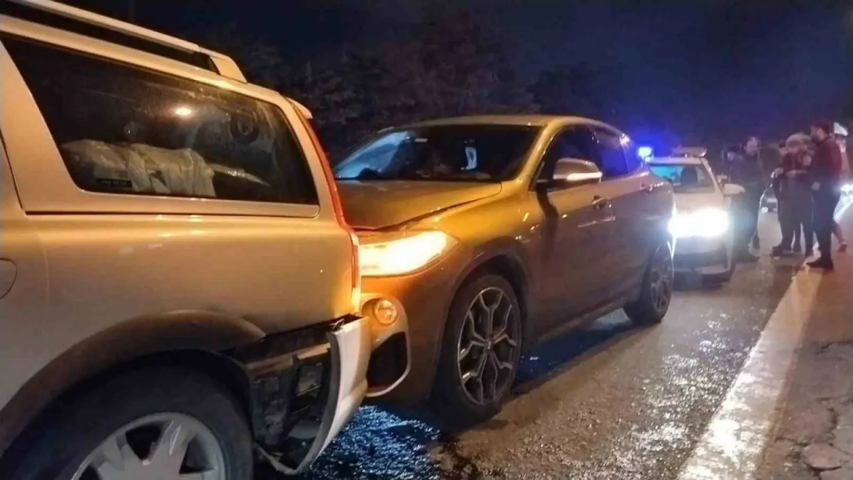 Ataşehir'de 6 araç zincirleme kazaya karıştı: 1 yaralı