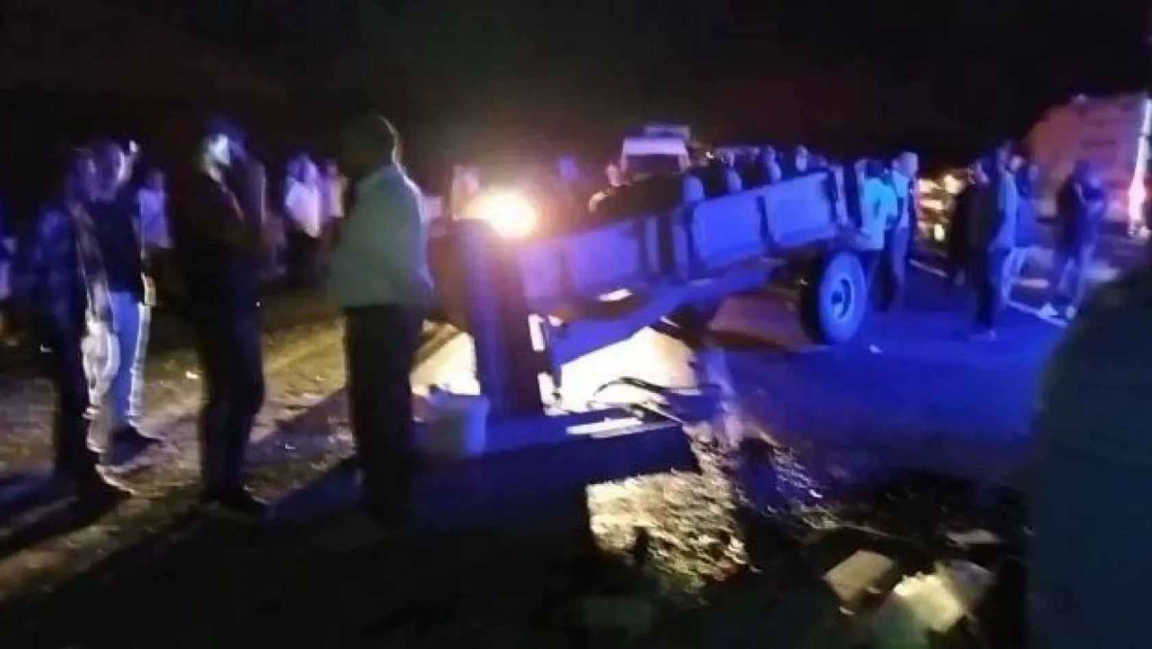 Avrupa Otoyolu'nda kamyonla çarpışan traktör devrildi: 2 yaralı