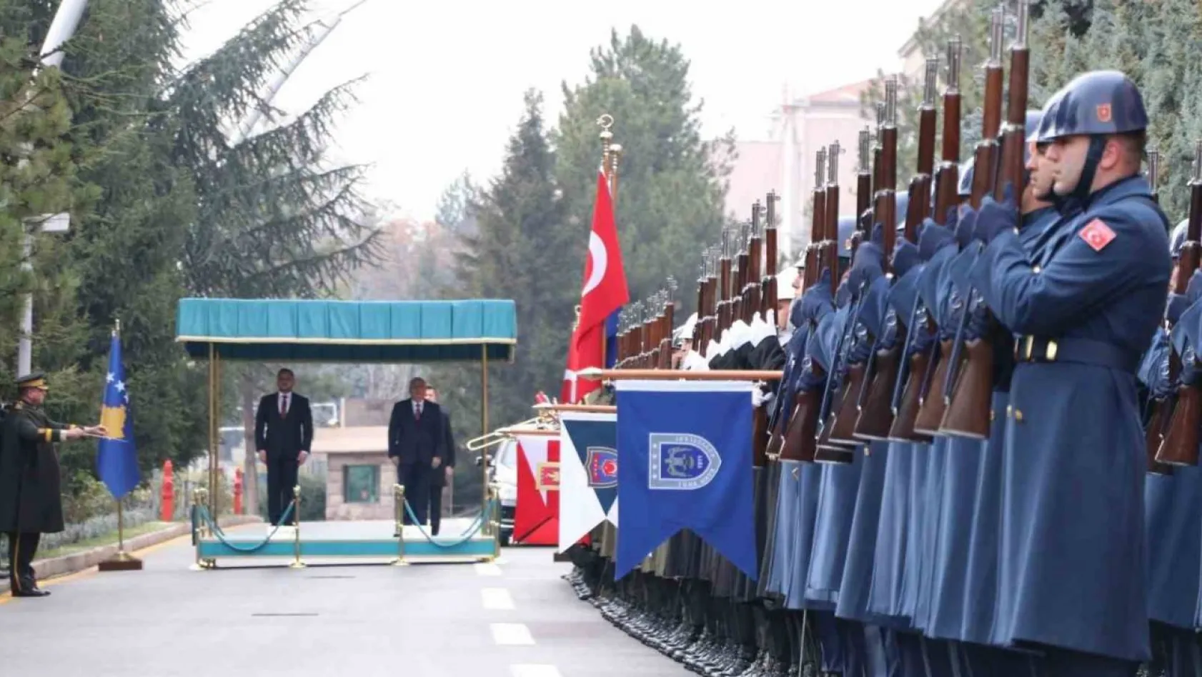 Bakan Güler, Kosova Savunma Bakanı Maqedonci ile bir araya geldi