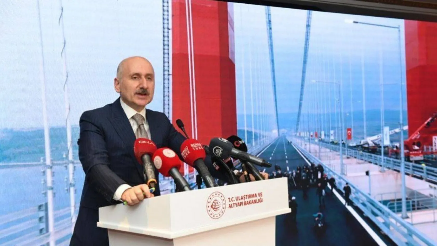 Bakan Karaismailoğlu'dan Osmangazi Köprüsü ve İzmir-İstanbul Otoyolu açıklaması