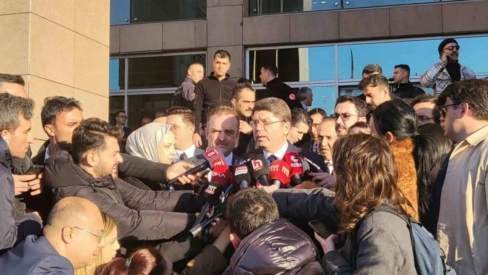 Bakan Tunç: '34 kişi gözaltında'