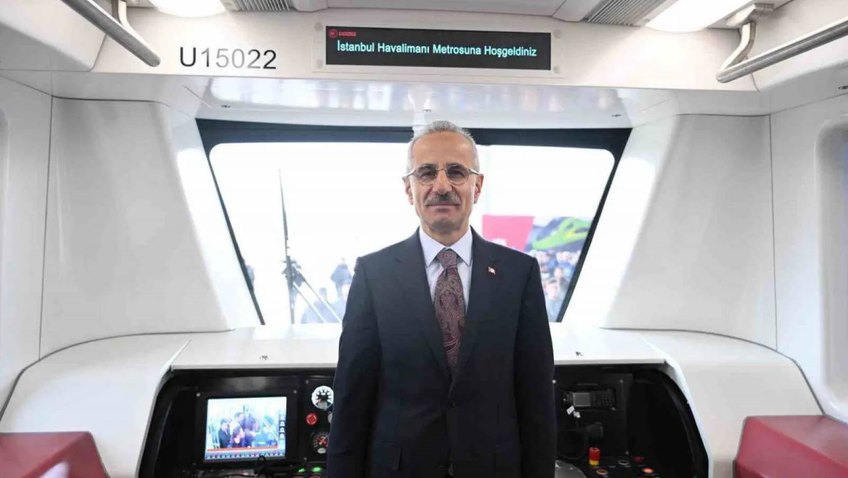 Bakan Uraloğlu: 'İstanbul Havalimanı metrolarında ilk defa kullanılan demiryolu hat altyapı sistemini kullandık'