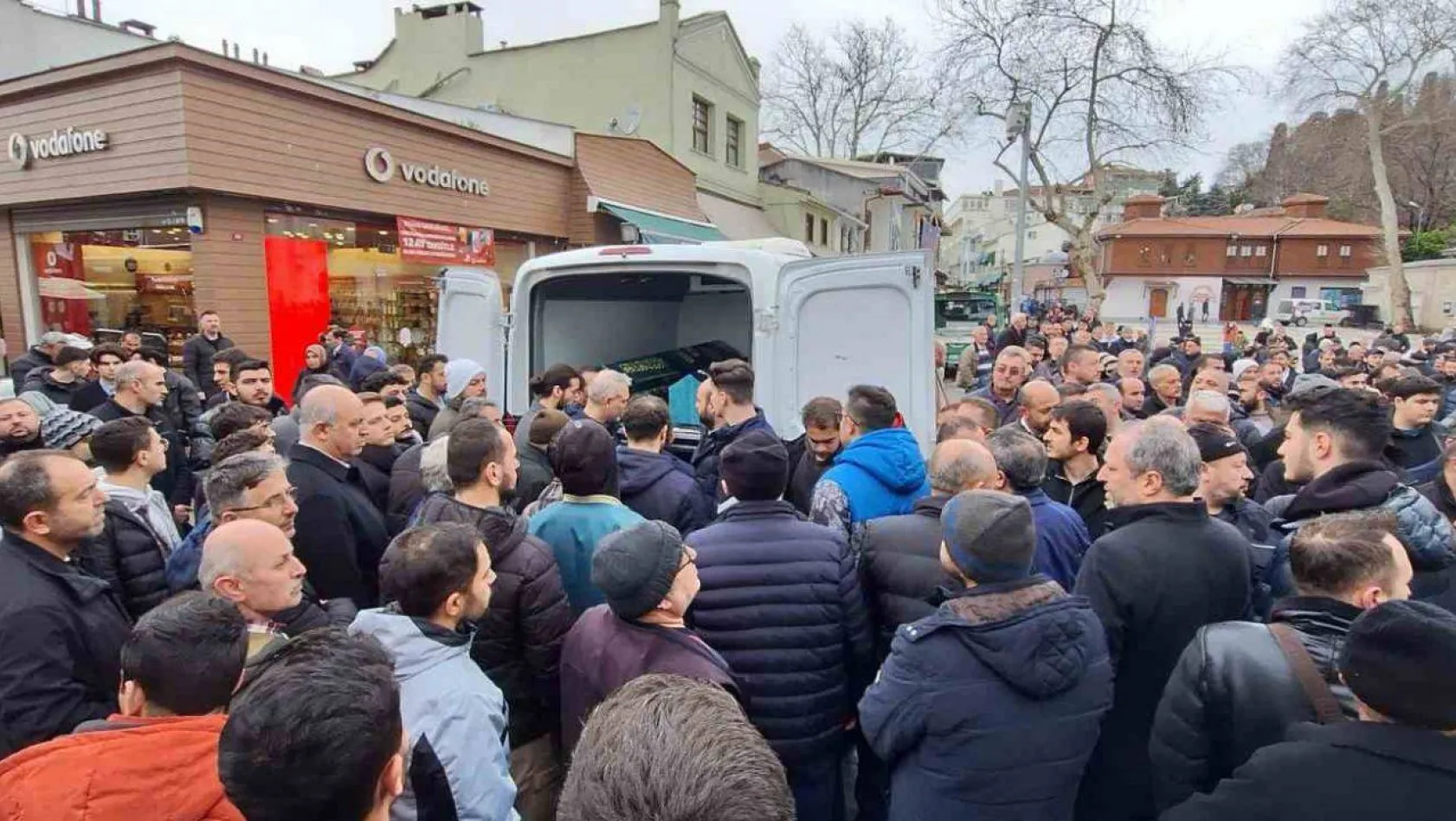 Bakırköy'deki feci kazada hayatını kaybeden 4 kişi gözyaşları arasında son yolculuğuna uğurlandı