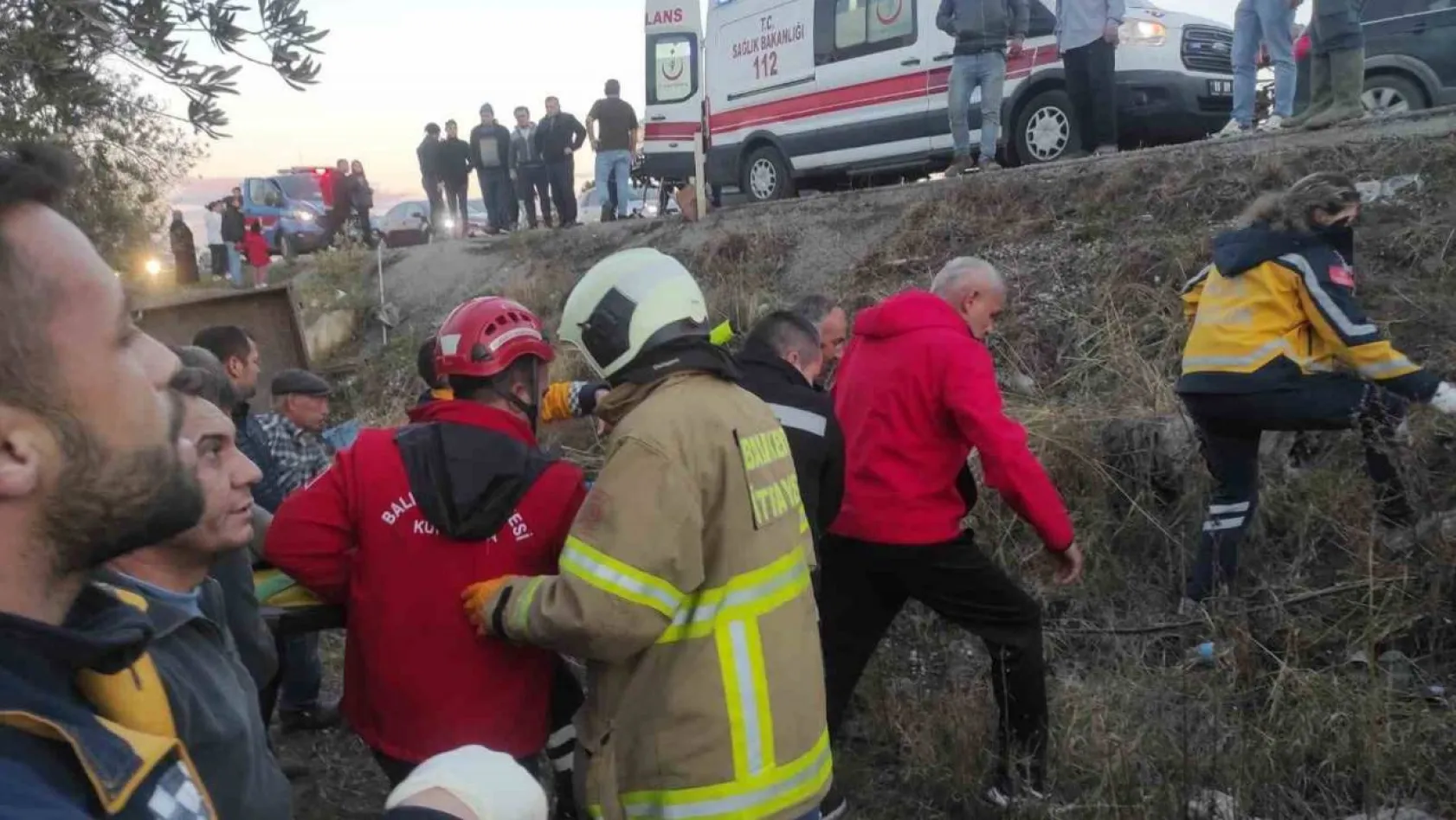 Balıkesir'de otomobil ile traktör çarpıştı: 1 ölü, 5 yaralı