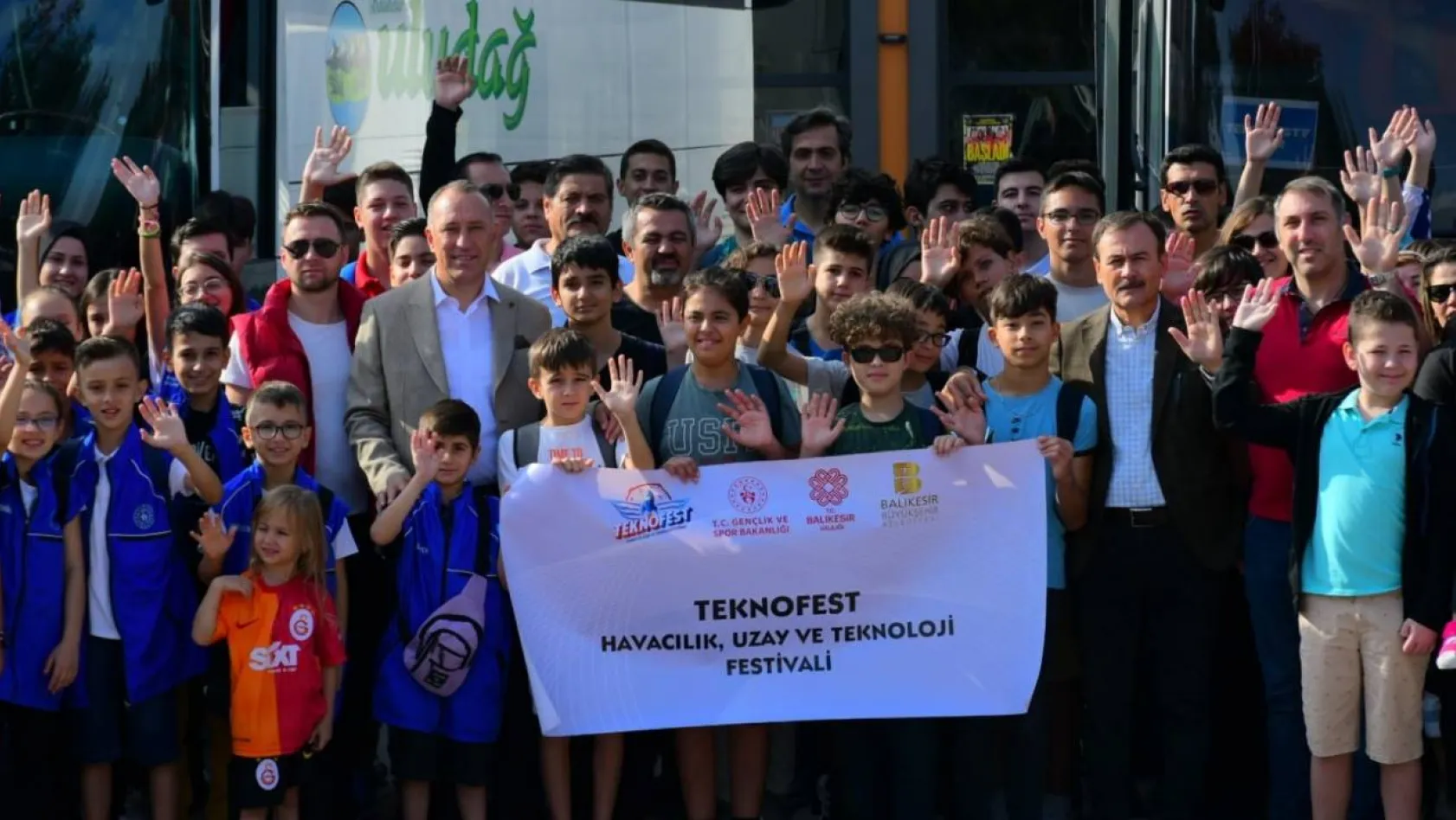 Balıkesirli gençler Teknofest İzmir'e katıldı