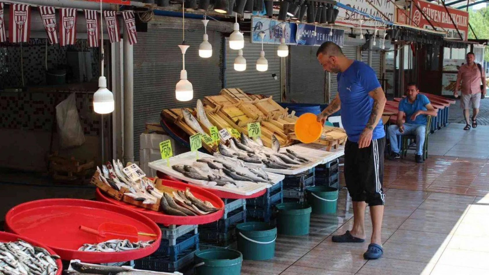Bandırma balık pazarında bayram sonrasında hareketlilik bekliyor