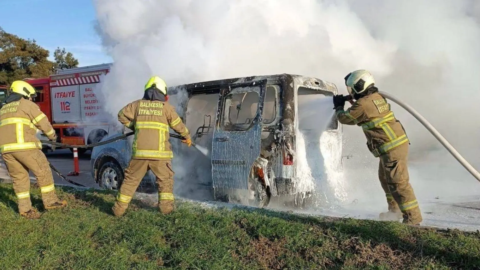 Bandırma'da belediye aracı yandı