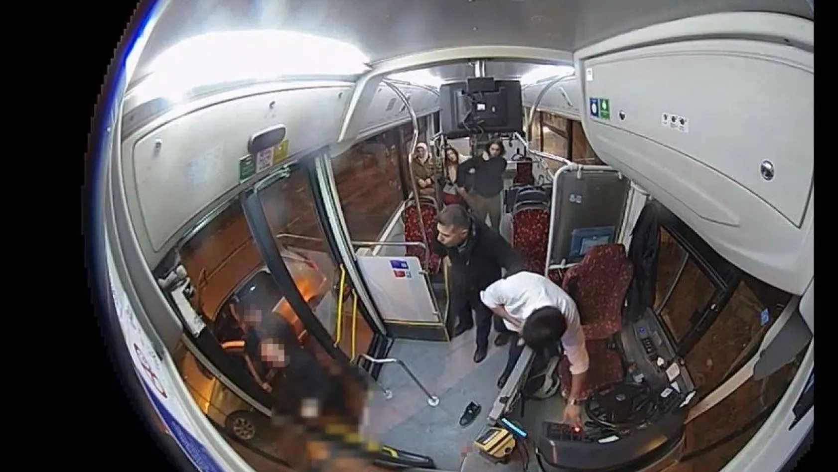 Başakşehir'de  İETT otobüs şoförünü bıçaklanma anı kamerada