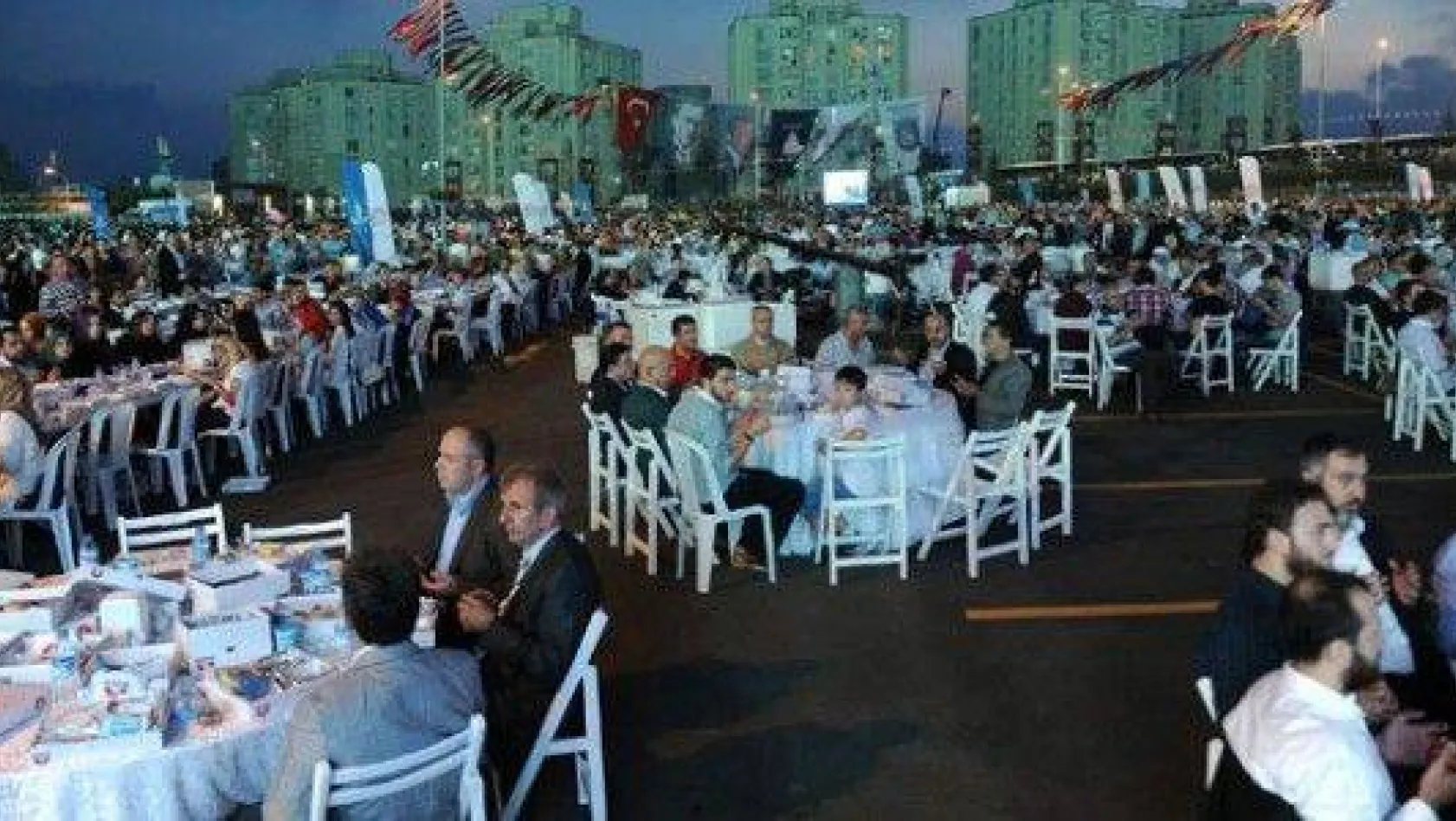 Başakşehir'de 60 bin kişilik dev iftar