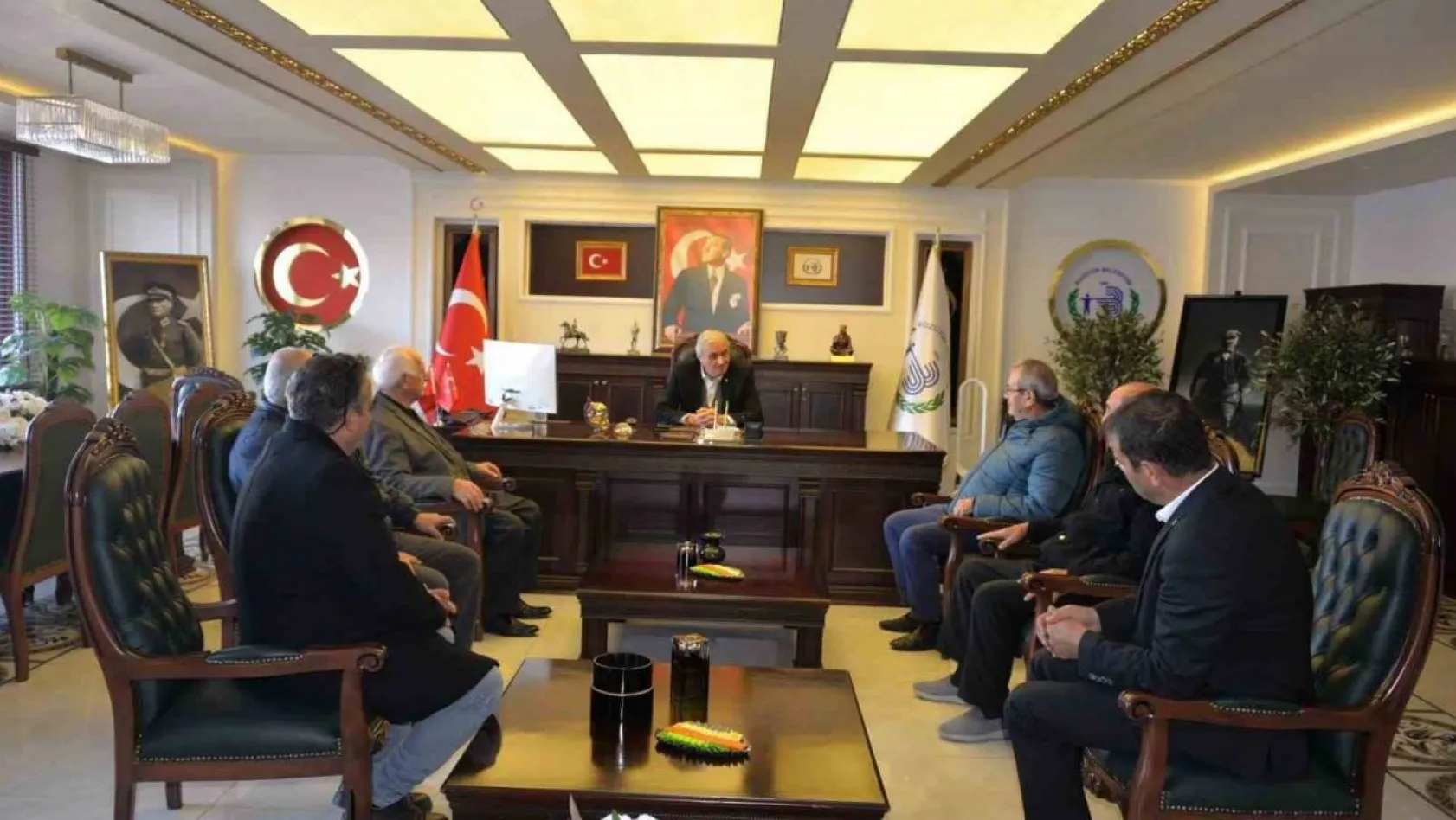 Başkan Bakkalcıoğlu'na dernek çalışmaları hakkında bilgi verdi