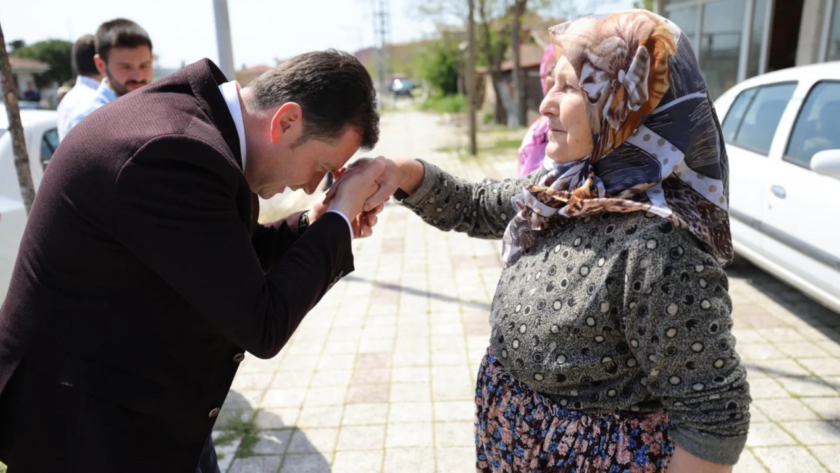 Başkan Balcıoğlu, Büyükçavuşlu Mahallesi'nde Vatandaşlarla Bayramlaştı