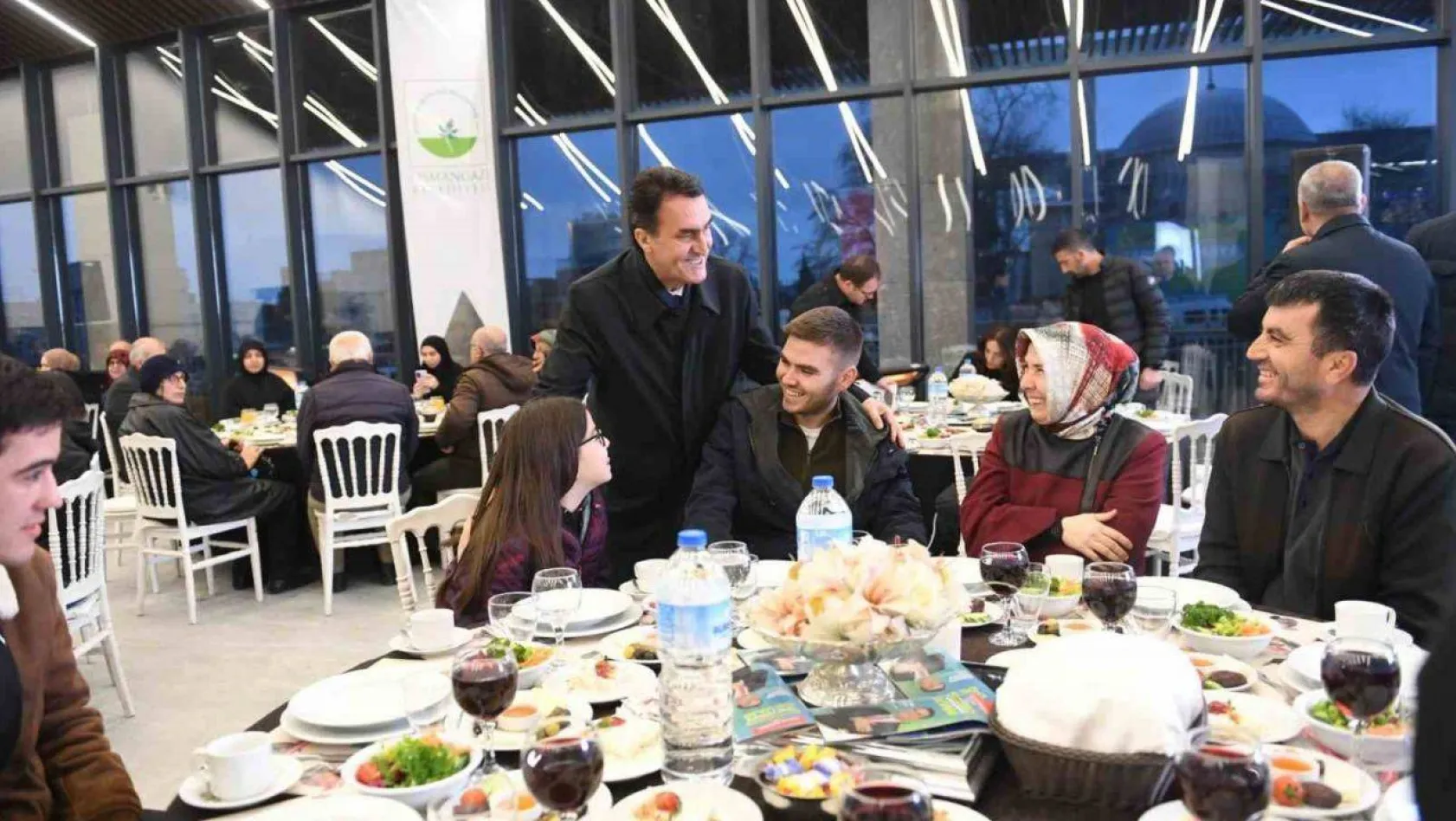 Başkan Dündar, şehit aileleri onuruna iftar verdi
