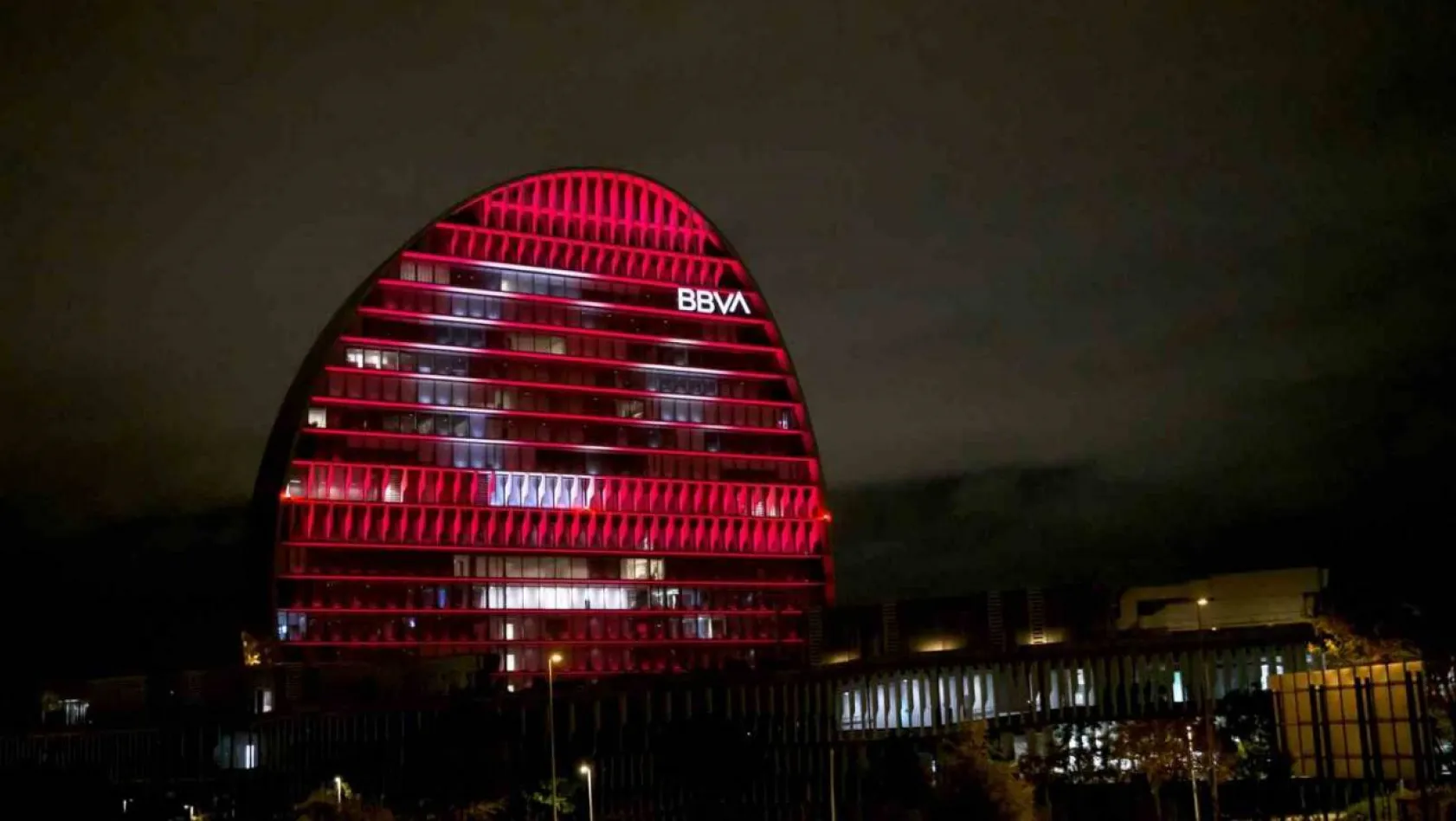 BBVA, 100. yıl coşkusunu Madrid'deki binasına taşıdı