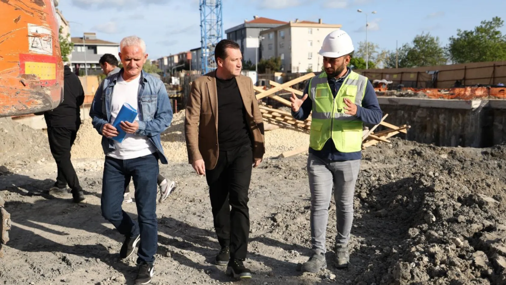 Belediye Başkanı Balcıoğlu, Gençlik ve Kültür Merkezi İnşaatını İnceledi