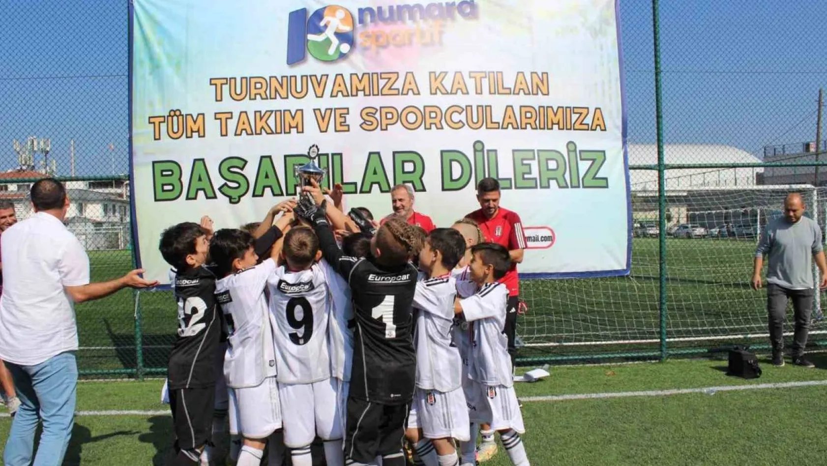 Beşiktaş alt yapısında oynayan Bilecikli kaleci turnuvaya damga vurdu