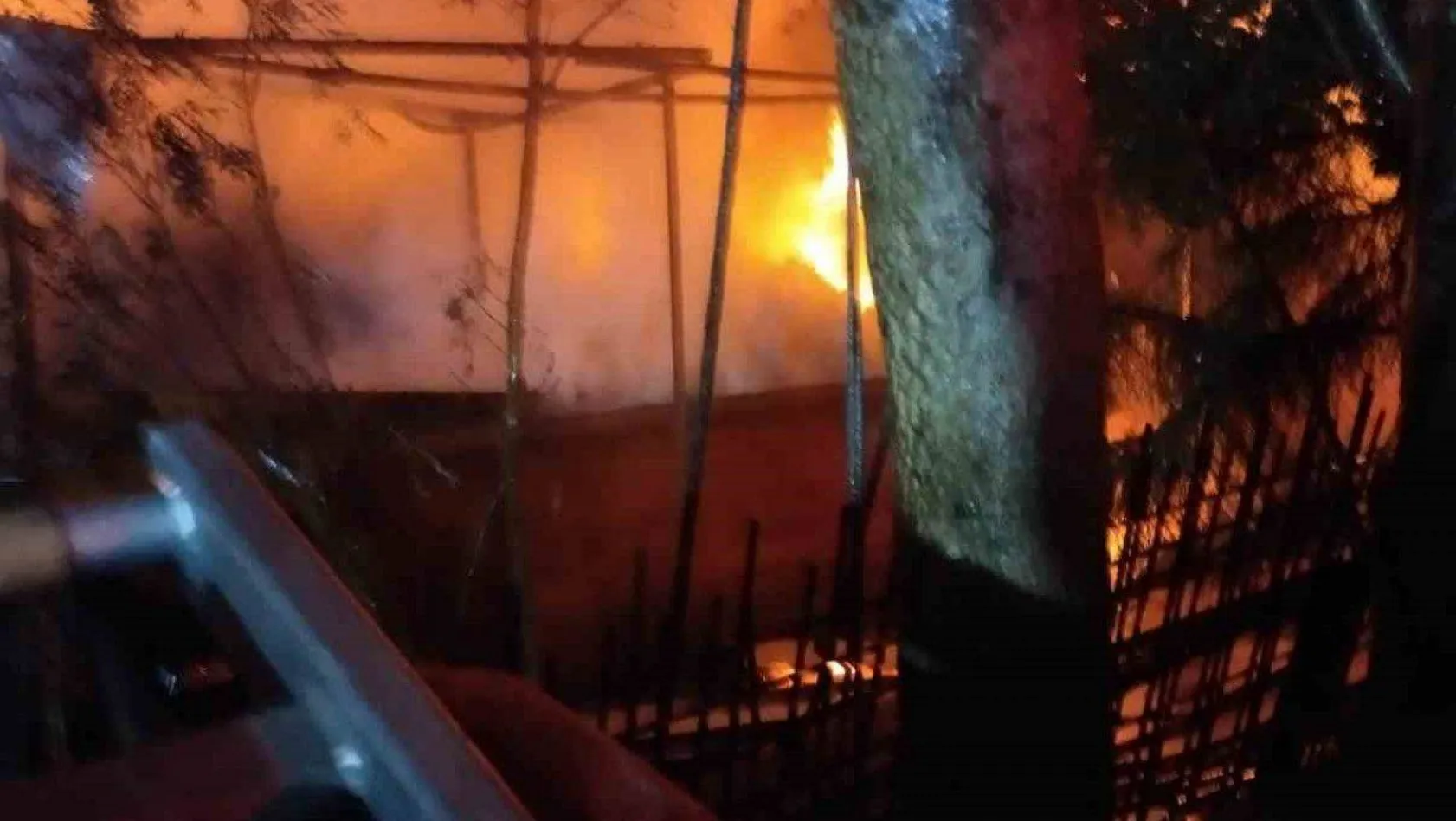 Beykoz'da marangozhanede yangın paniği